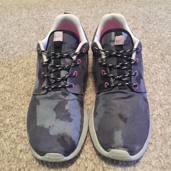 NIKE CAMO ROCHE RUNS!!!