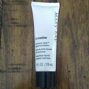 Mary Kay TimeWise Luminous-wear Liquid Foundation