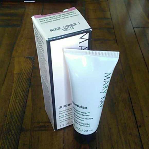 Mary Kay TimeWise Luminous-wear Liquid Foundation