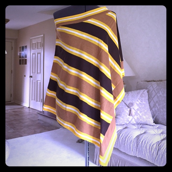 BCBGMaxAzria Sweaters - BCBGMaxazria poncho