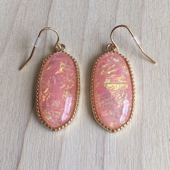 Jewelry - Irredesent Pink And Gold Earrings