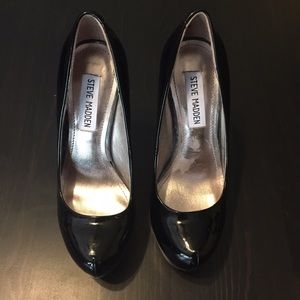 Black Steve Madden pumps