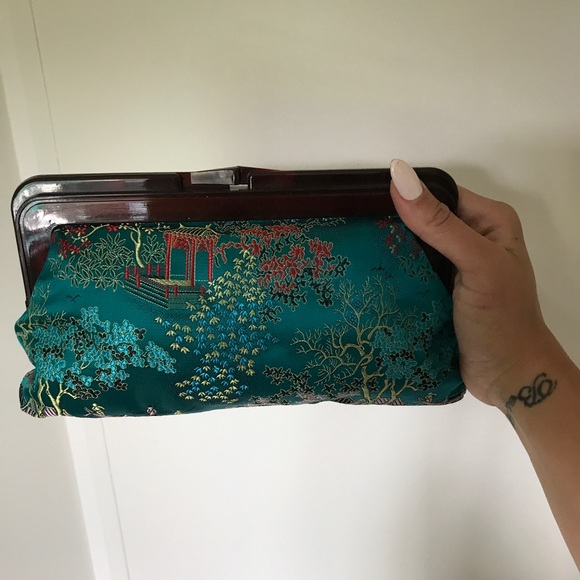 Asian Inspired clutch w/ Plastic Snap Top closure - Picture 5 of 5