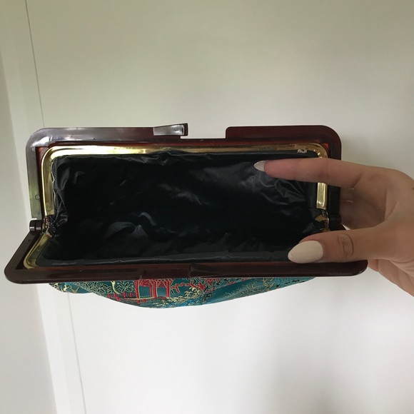 Asian Inspired clutch w/ Plastic Snap Top closure - Picture 4 of 5