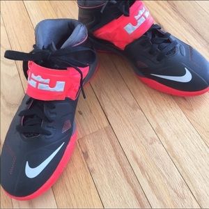 Nike Lebron Zoom Soldier basketball sneakers