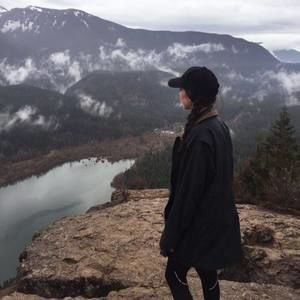 Meet your Posher, Claire