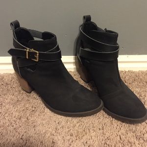 Black target ankle book