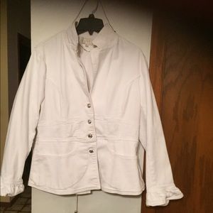 CLOSET CLOSING!!! White jean jacket 😎💥💥