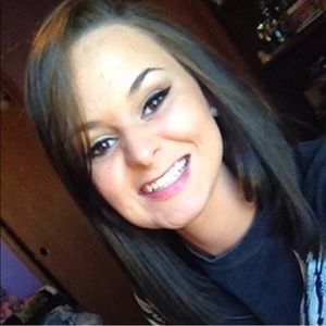 Meet your Posher, Caitlin