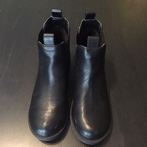 Black faux leather H&M boots