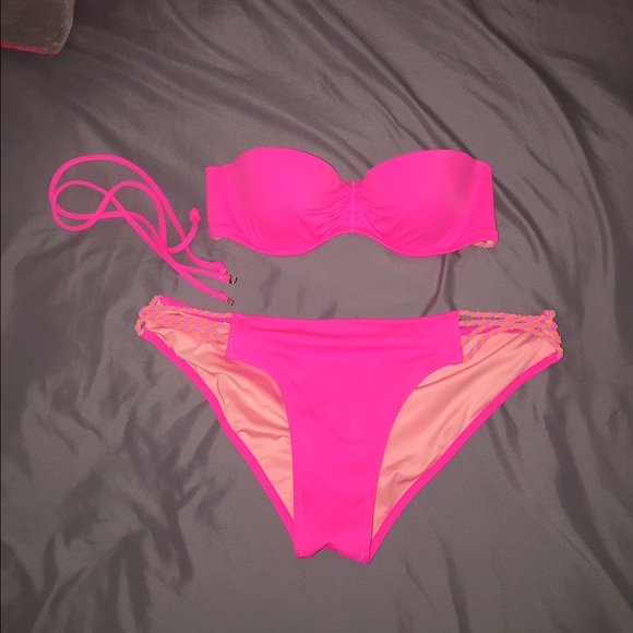 2 vs pink bikinis