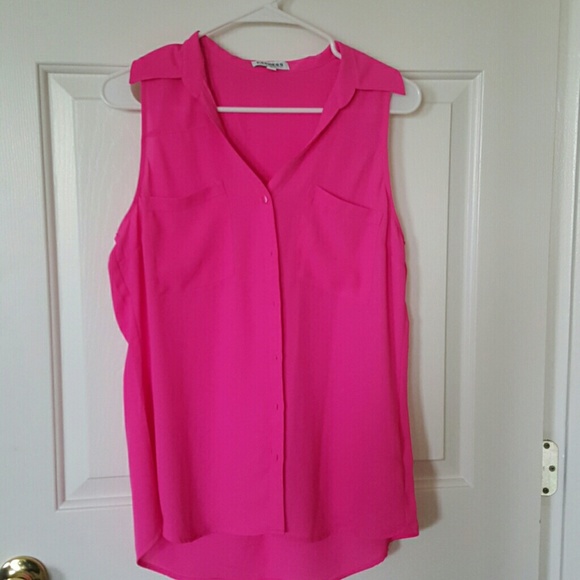 Sleeveless button down top