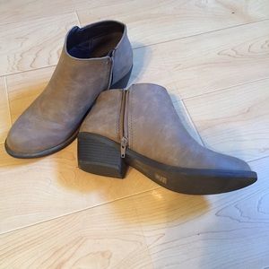 Ankle boots tan low cut booties