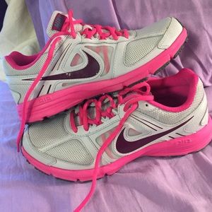Nike Air Relentless 3 running sneakers. Women's 7.