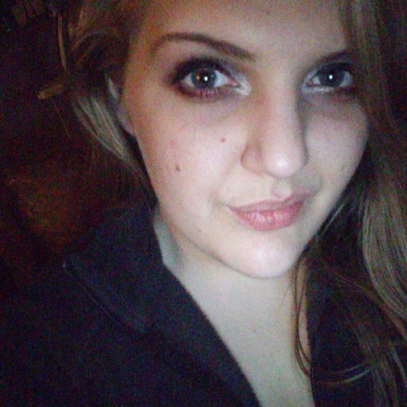 Meet your Posher, Bethany - Picture 1 of 3
