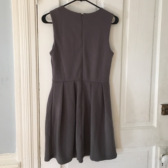 Forever 21 Contemporary XS grey pleated tea dress - Picture 2 of 3