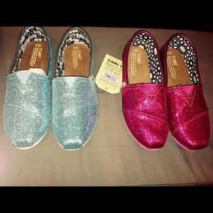 TOMS size 4.5 youth size.