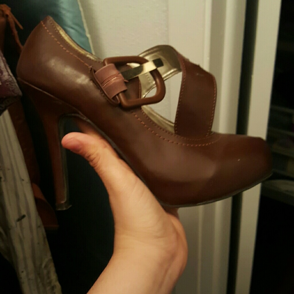 Brown heels - Picture 2 of 4