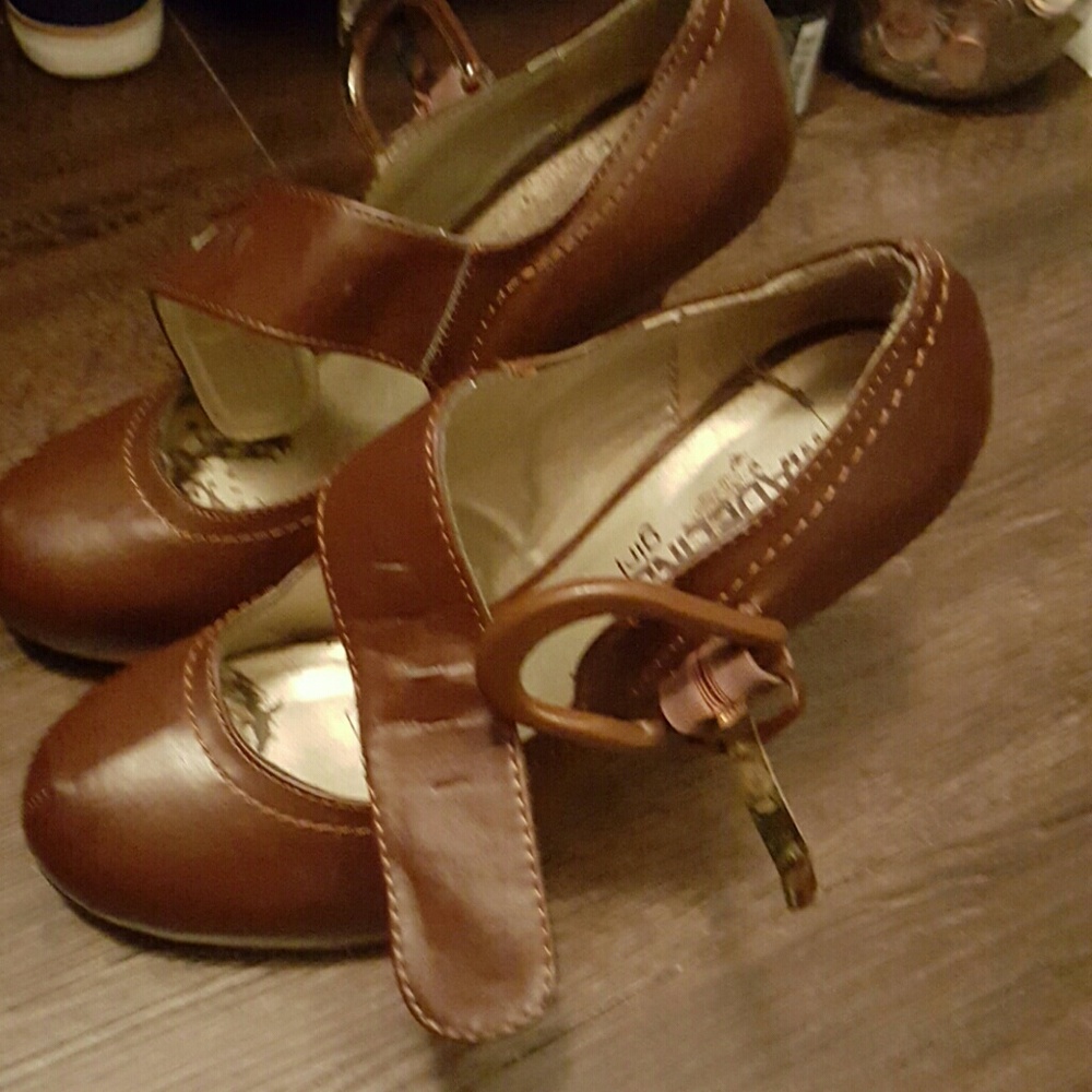 Brown heels - Picture 3 of 4