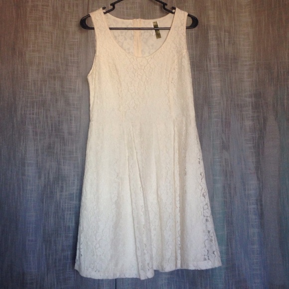Sleeveless Lace Dress