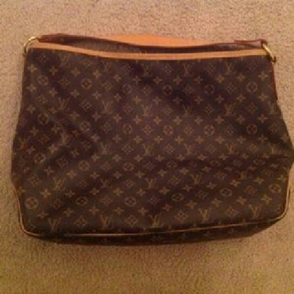 Louis Vuitton LV Hobo NO TRADES - Picture 2 of 4