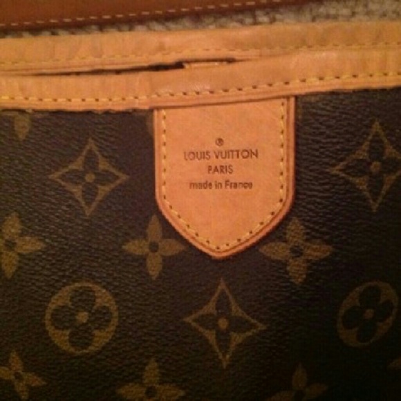 Louis Vuitton LV Hobo NO TRADES - Picture 3 of 4