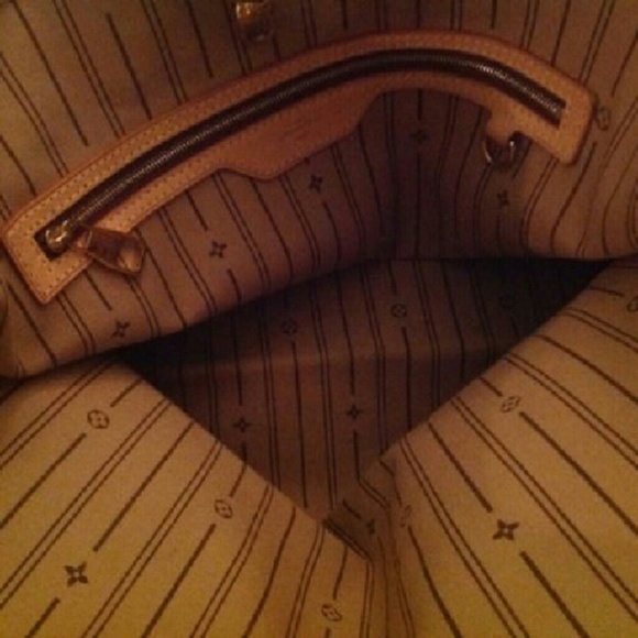 Louis Vuitton LV Hobo NO TRADES - Picture 4 of 4