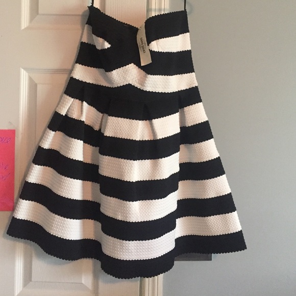 Black and white short dress fit and flare.