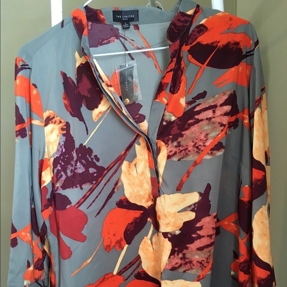 Limited floral grey paint 3/4 sleeve blouse. NWT!