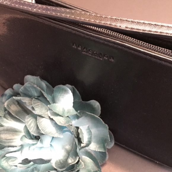 Kenneth Cole Reaction Small Purse - Picture 3 of 3