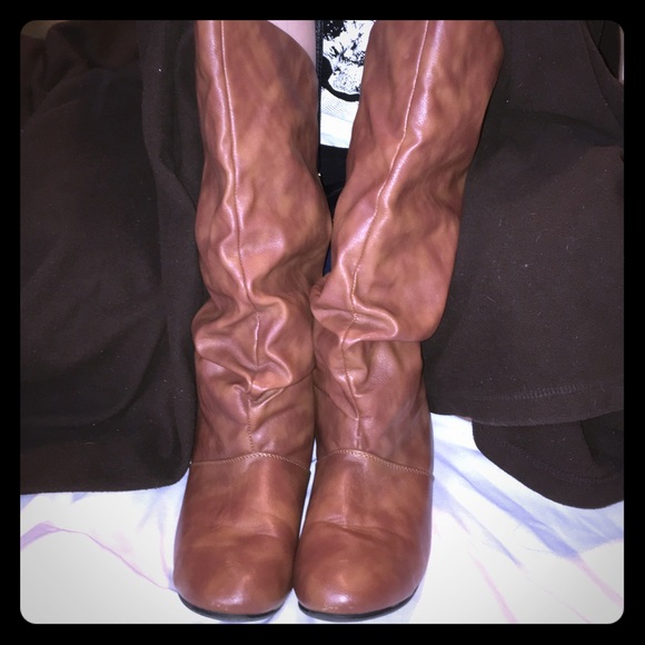 Brown boots - Picture 1 of 4