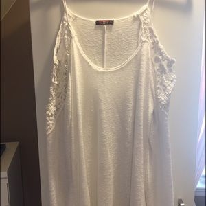 Long sleeve no shoulder shirt