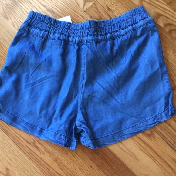 Shorts - Picture 3 of 3