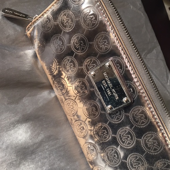 Michael Kors Jet Set Carryall Wallet