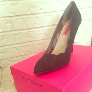 BRAND NEW 🍀 Betsey Johnson Black Glitter Pumps