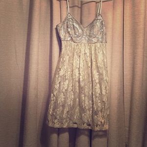 Great dress for a wedding, prom, or fancy date!