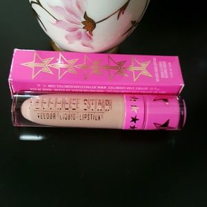 Jeffree star liquid lipstick in I'm nude!