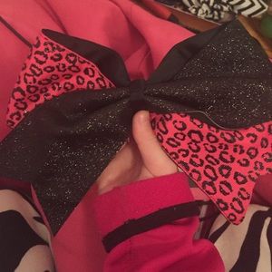Cheer bow
