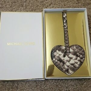 💚NWT💚MICHAEL KORS HEART KEYCHAIN