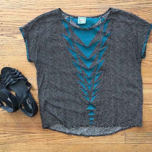 Embroidered Crop Top - Picture 2 of 3