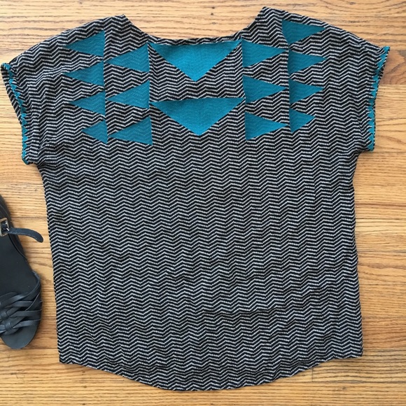 Embroidered Crop Top - Picture 3 of 3