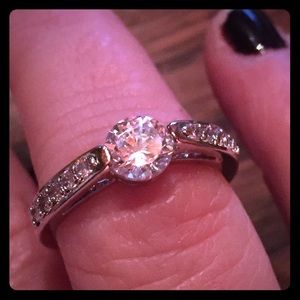 Cute brand new swarovsky ring