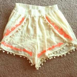 Boutique high waisted Pom Pom shorts!