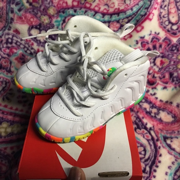 🔴🔴🔴SOLD🔴🔴🔴NIKE LIL POSITES - Picture 2 of 3