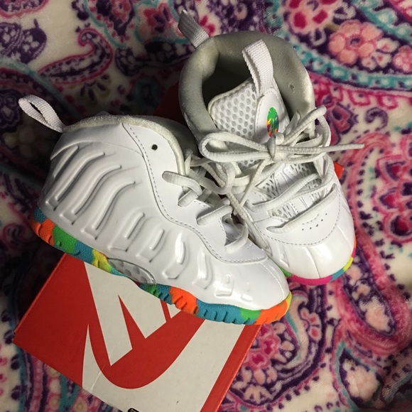 🔴🔴🔴SOLD🔴🔴🔴NIKE LIL POSITES - Picture 3 of 3