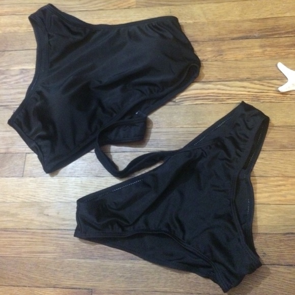 One Piece Monokini - Picture 3 of 4