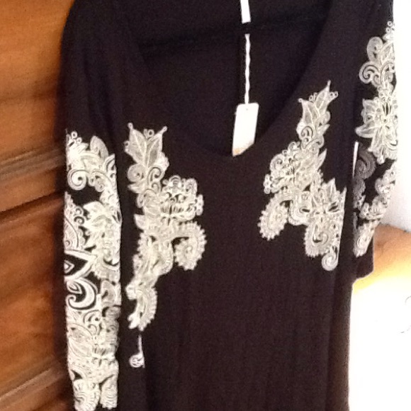 Black maternity shirt - Picture 3 of 3