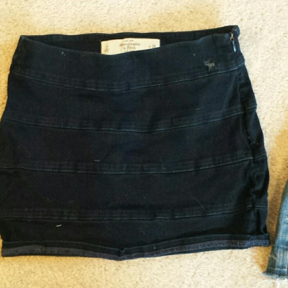 2 Mini skirts - Picture 2 of 4