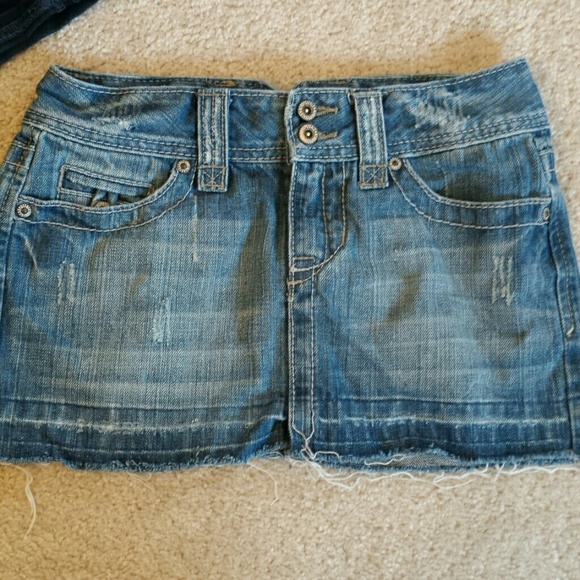 2 Mini skirts - Picture 3 of 4