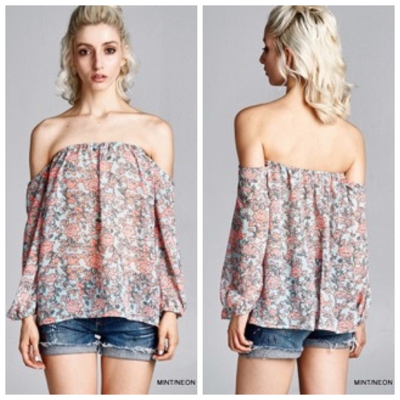 Tops - SALE!🆕Floral Print Off the Shoulder Top